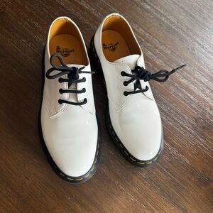 Dr. Martens White Leather women’s Shoes Size 8